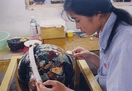 Kunsthandwerkliche Herstellung von Edelsteingloben